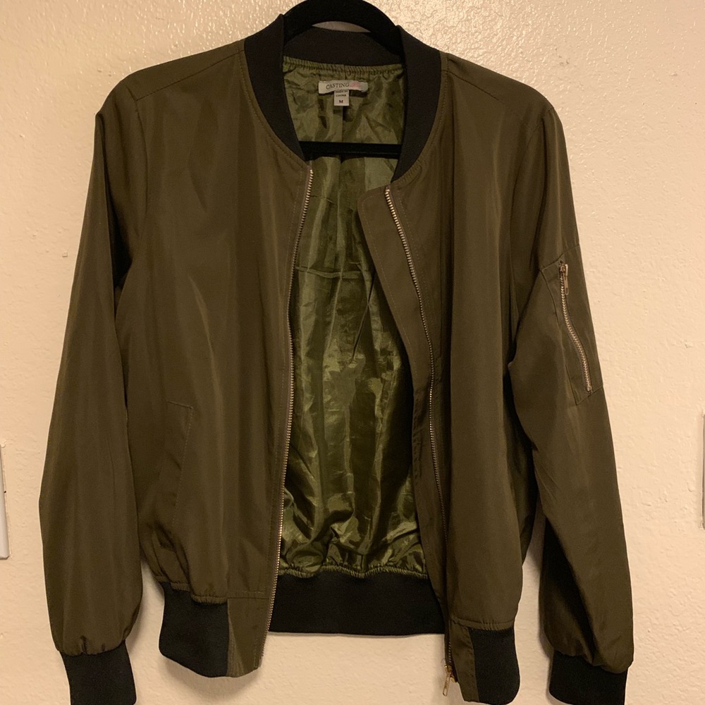 Army green bomber jacket LIKE NEW size Medium